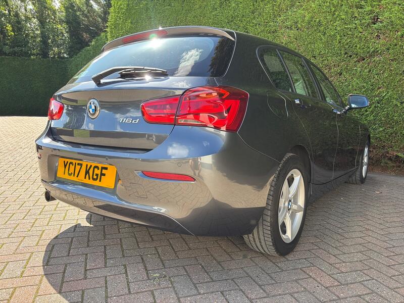BMW 1 SERIES