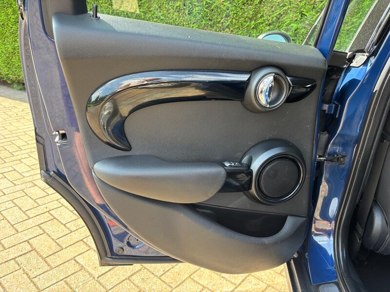 View FERRARI CALIFORNIA 3.8 V8 T