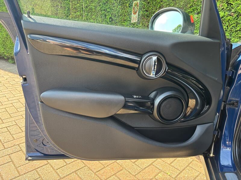 View FERRARI CALIFORNIA 3.8 V8 T