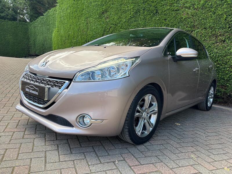 PEUGEOT 208