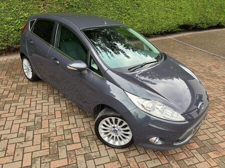 FORD FIESTA 1.4 TDCi DPF Titanium